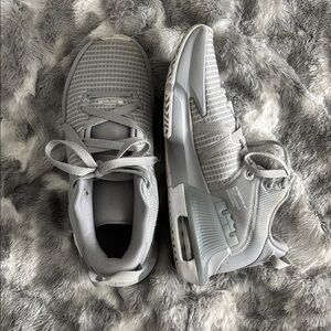 NIKE LeBron witnesses VII wolf grey size 6.5